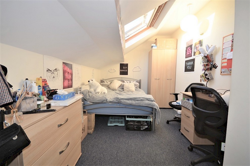 gallery image 10-parkers-rd-bedroom-8.jpg