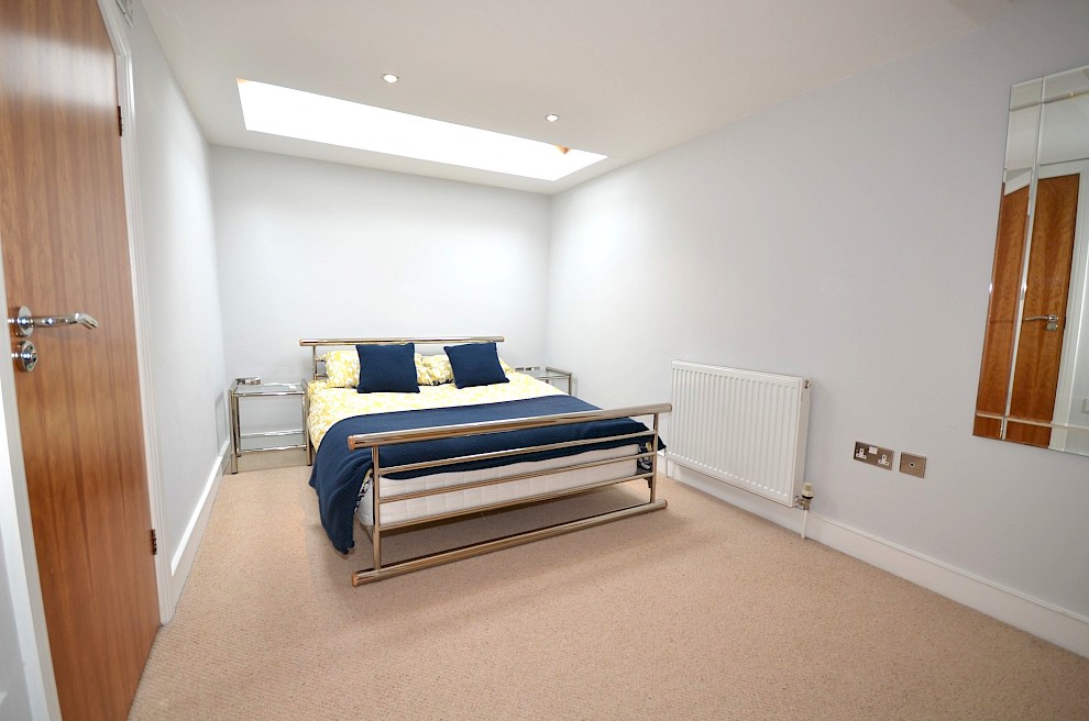 gallery image 06_flat-14-rutland-court.jpg
