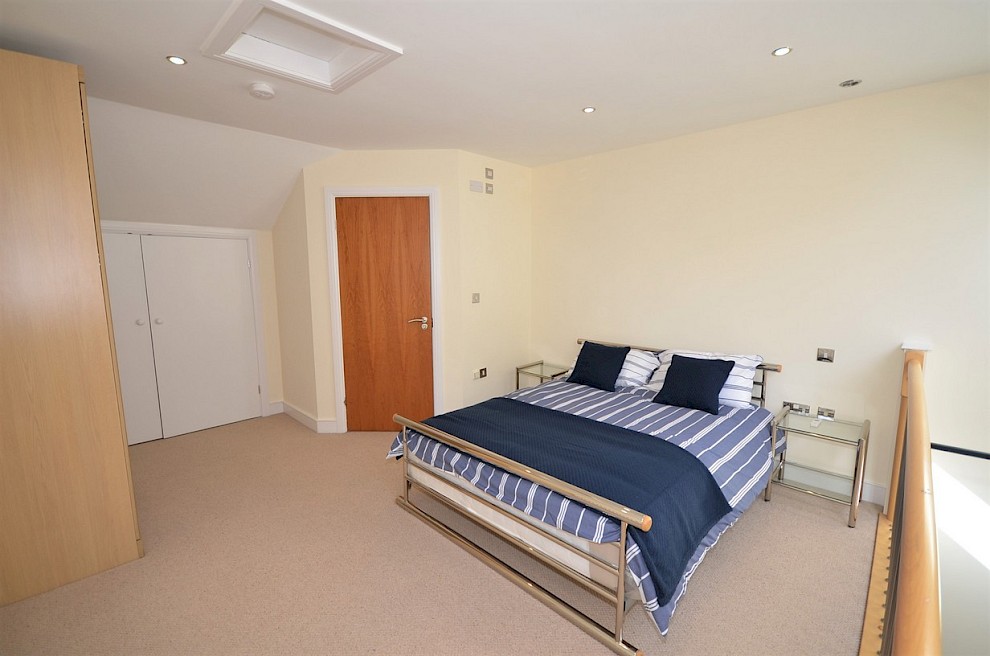 gallery image 08_flat-9-rutland-court-first-floor-bedroom.jpg