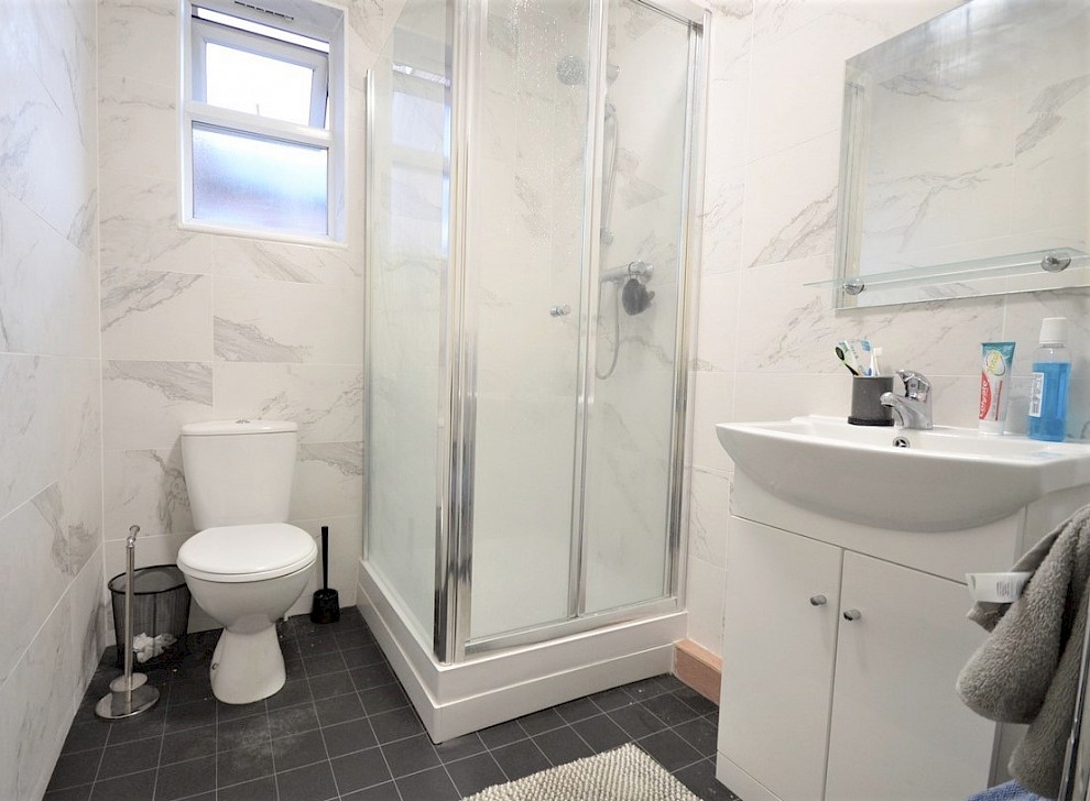 gallery image 12-thompson-rd-bathroom-1.jpg