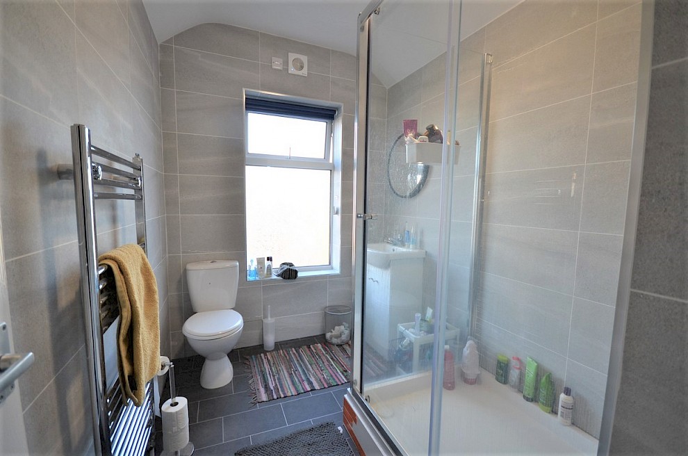 gallery image 35-filey-st-bathroom-z.jpg