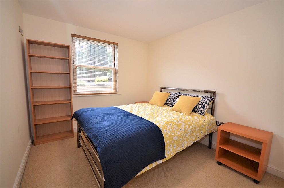 gallery image 04_-flat-2-38-brunswick-street-bedroom-2.jpg