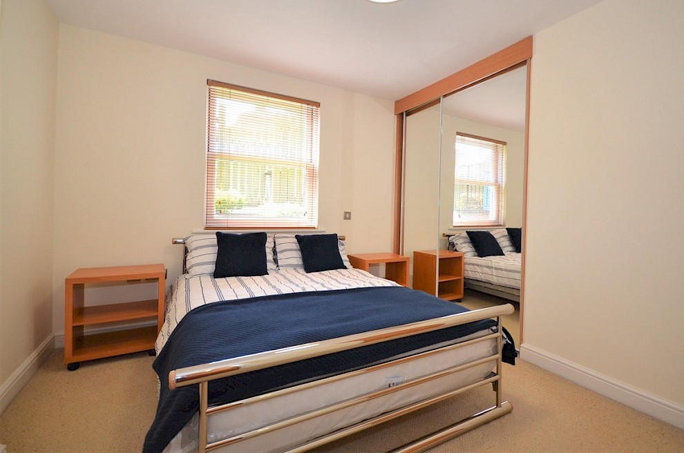 gallery image 05_-flat-2-38-brunswick-street-bedroom-1.jpg