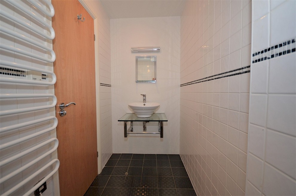 gallery image 07_-flat-2-38-brunswick-street-bathroom-2-ensuite-bathroom.jpg