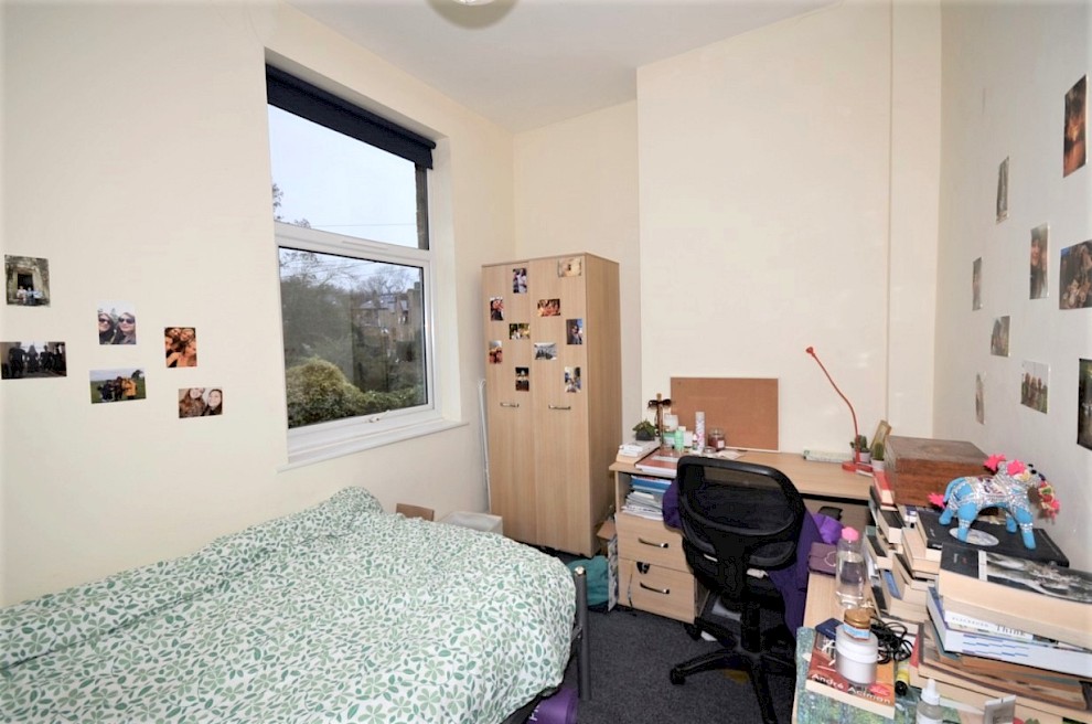 gallery image 42-brocco-bank-bedroom-2-1.jpg