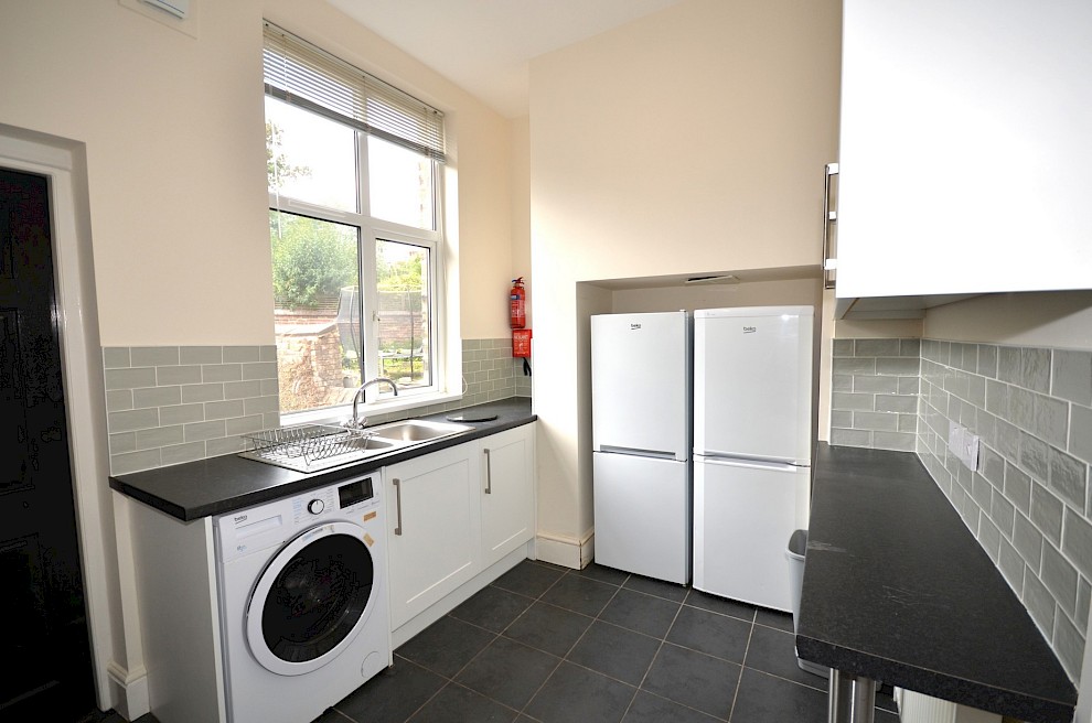 gallery image 42-brocco-bank-kitchen-view-1.jpg