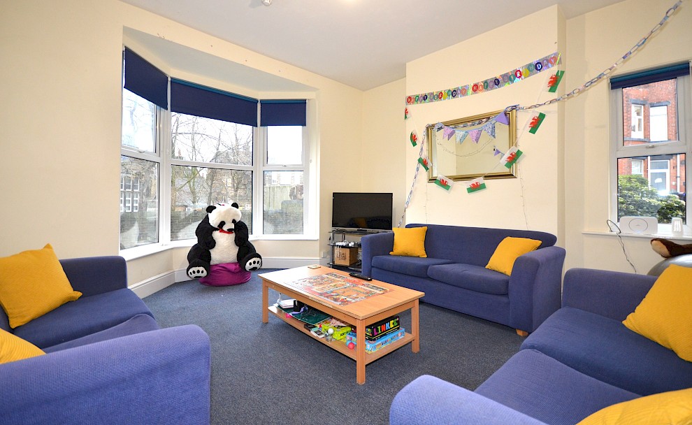 gallery image 59-junction-rd-living-room-1.jpg