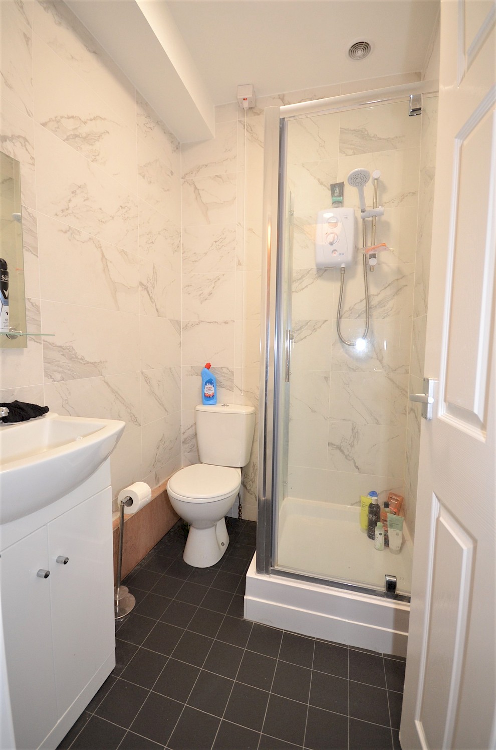 gallery image 07_9-rosedale-road-sheffield-bathroom.jpg