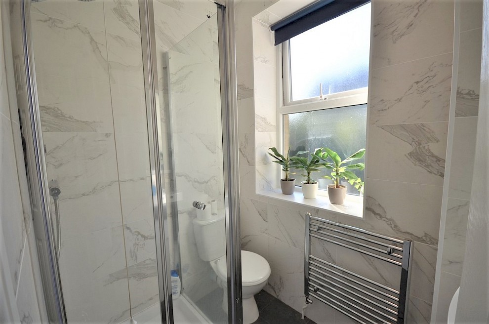 gallery image 59-wadbrough-rd-bathroom-1-z.jpg